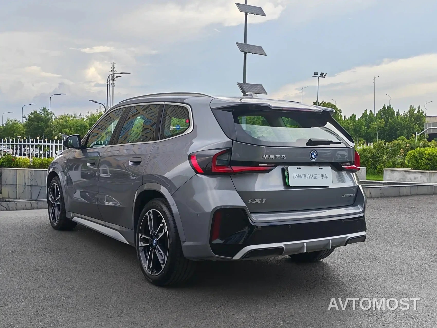 BMW iX1 2023 xDrive30L M Sport Package — фото 9
