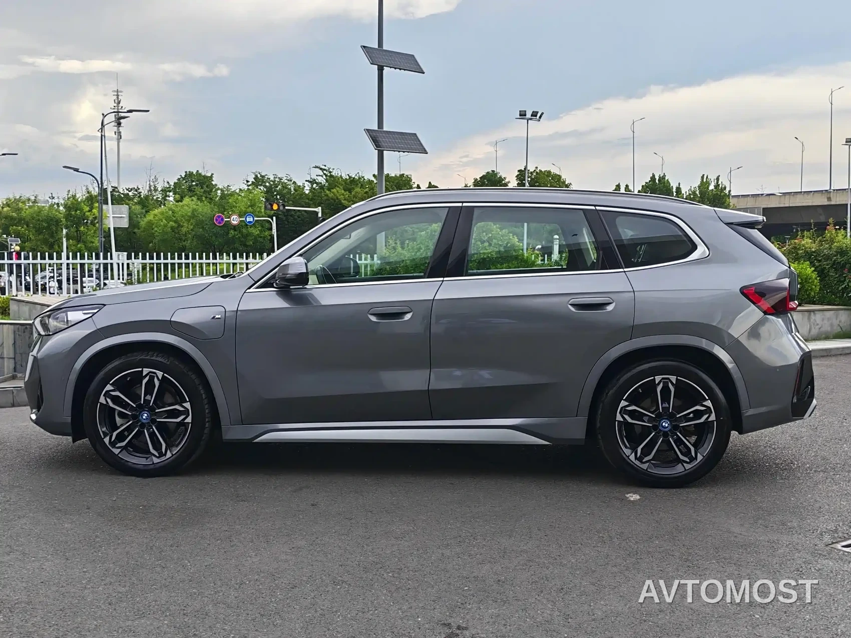 BMW iX1 2023 xDrive30L M Sport Package — фото 10