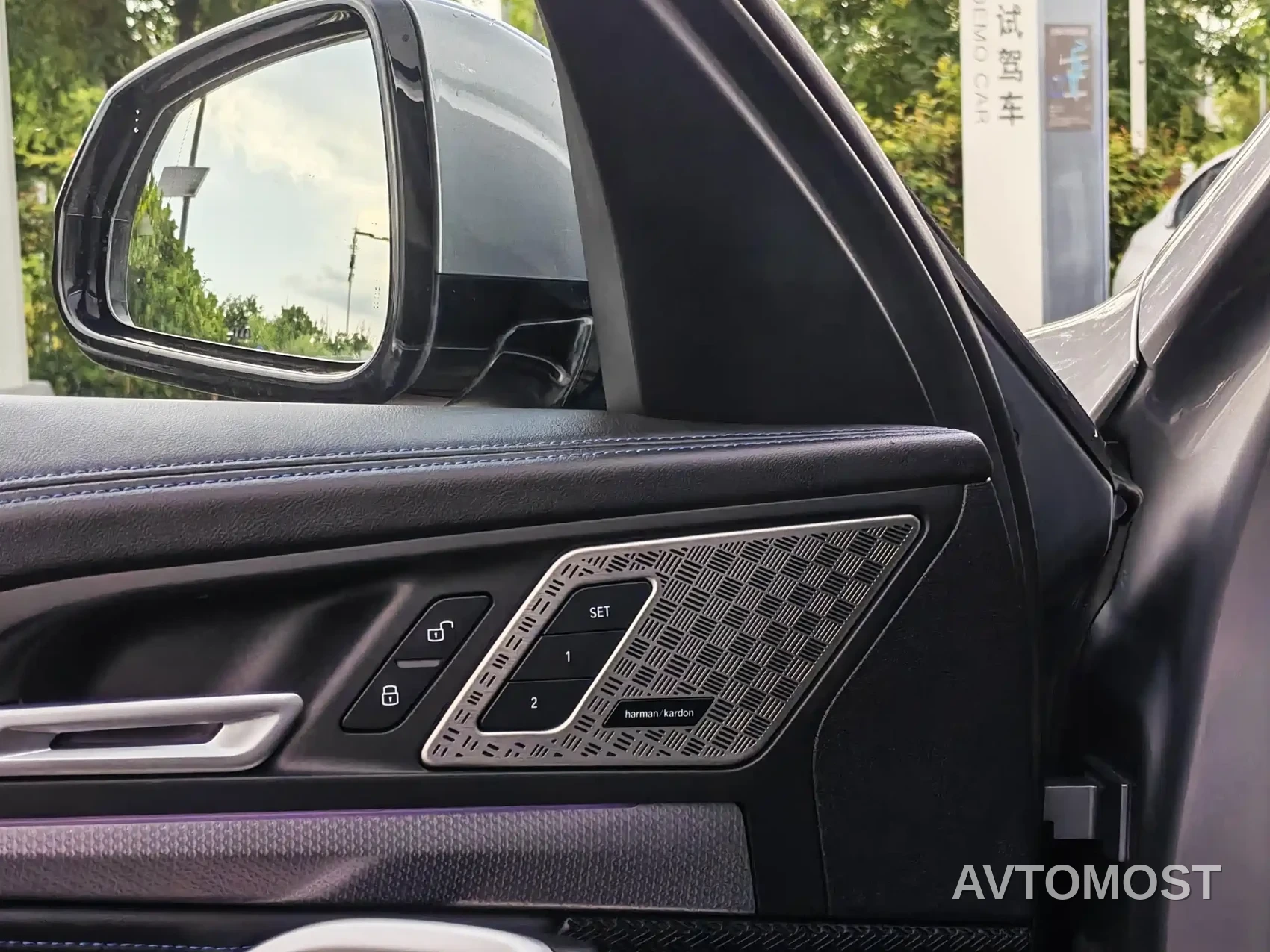 BMW iX1 2023 xDrive30L M Sport Package — фото 11
