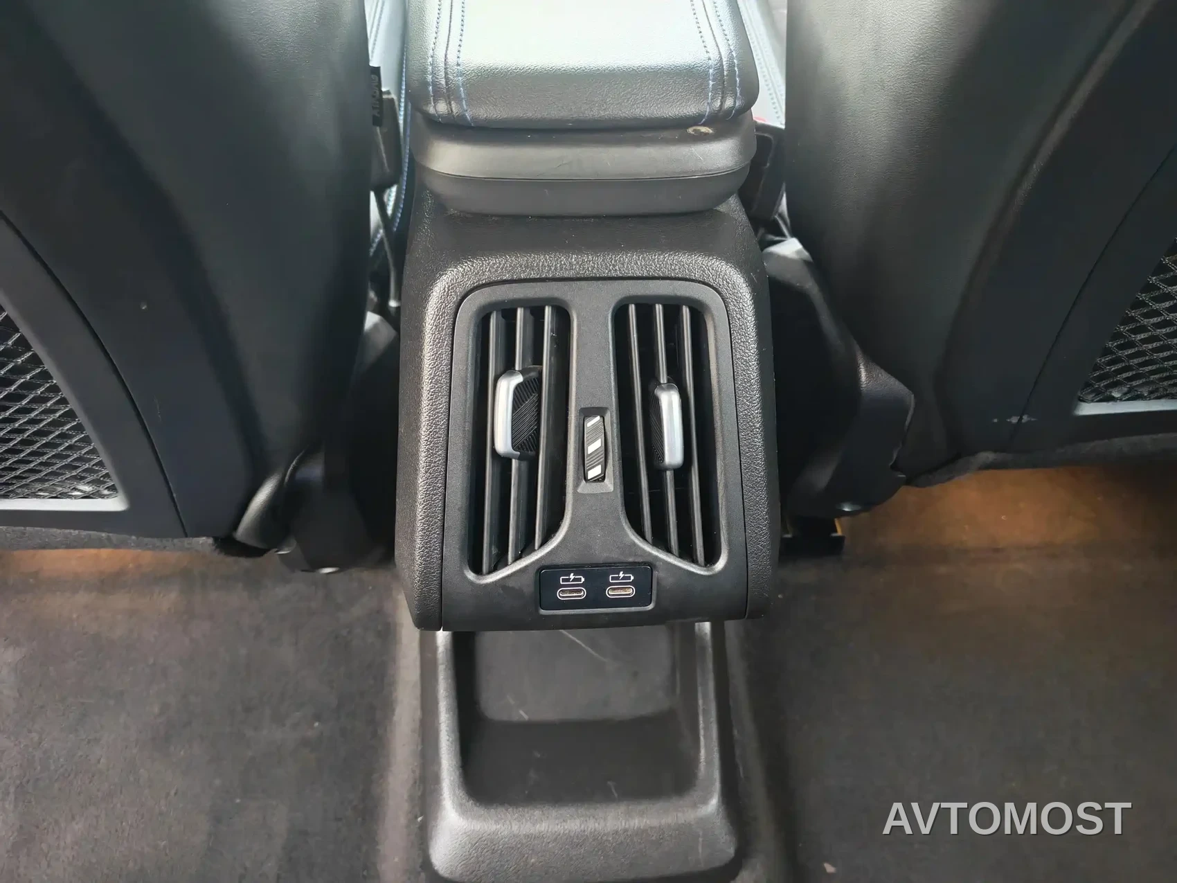 BMW iX1 2023 xDrive30L M Sport Package — фото 14