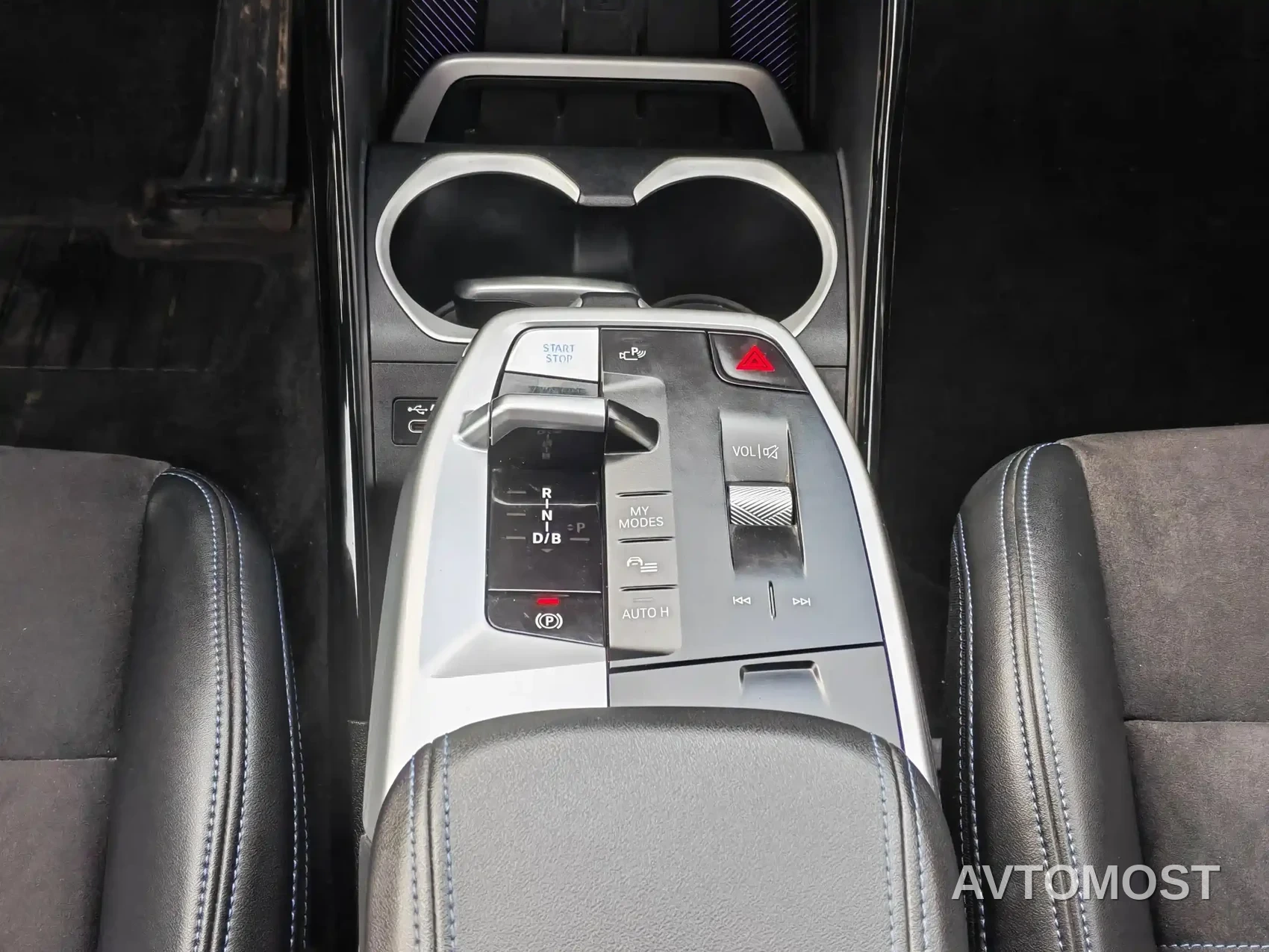 BMW iX1 2023 xDrive30L M Sport Package — фото 17
