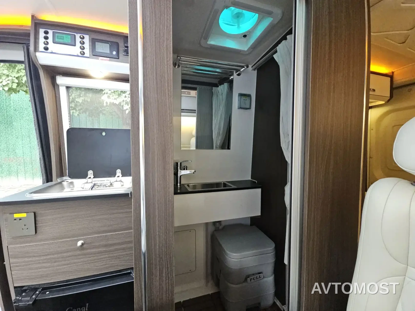 SAIC Maxus V90 RV 2021 2.0T Travel Home V90 Self-Contained Class B RV Luxury Transverse Bed — фото 9