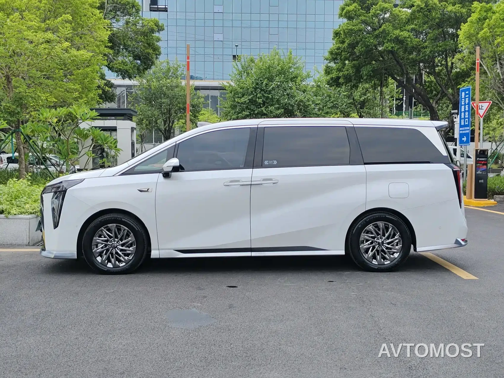 GAC Trumpchi Xiangwang M8 2025 Model QianKun Series Ultra First Class — фото 4