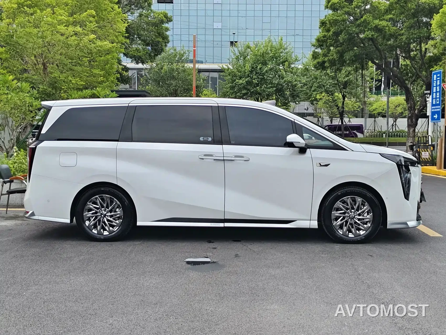 GAC Trumpchi Xiangwang M8 2025 Model QianKun Series Ultra First Class — фото 9