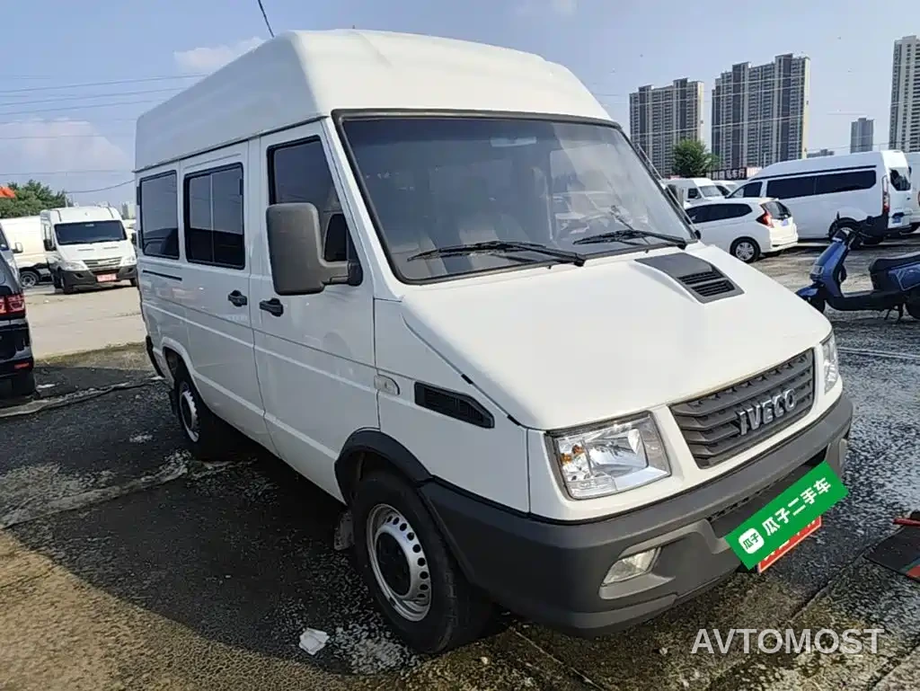 Iveco Daily 2021 Model 2.5T A35 M1 Passenger Vehicle 5-9 Seats Short Wheelbase Medium Roof Single Tire Sliding Door — фото 3