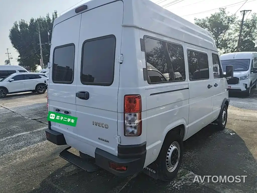 Iveco Daily 2021 Model 2.5T A35 M1 Passenger Vehicle 5-9 Seats Short Wheelbase Medium Roof Single Tire Sliding Door — фото 5