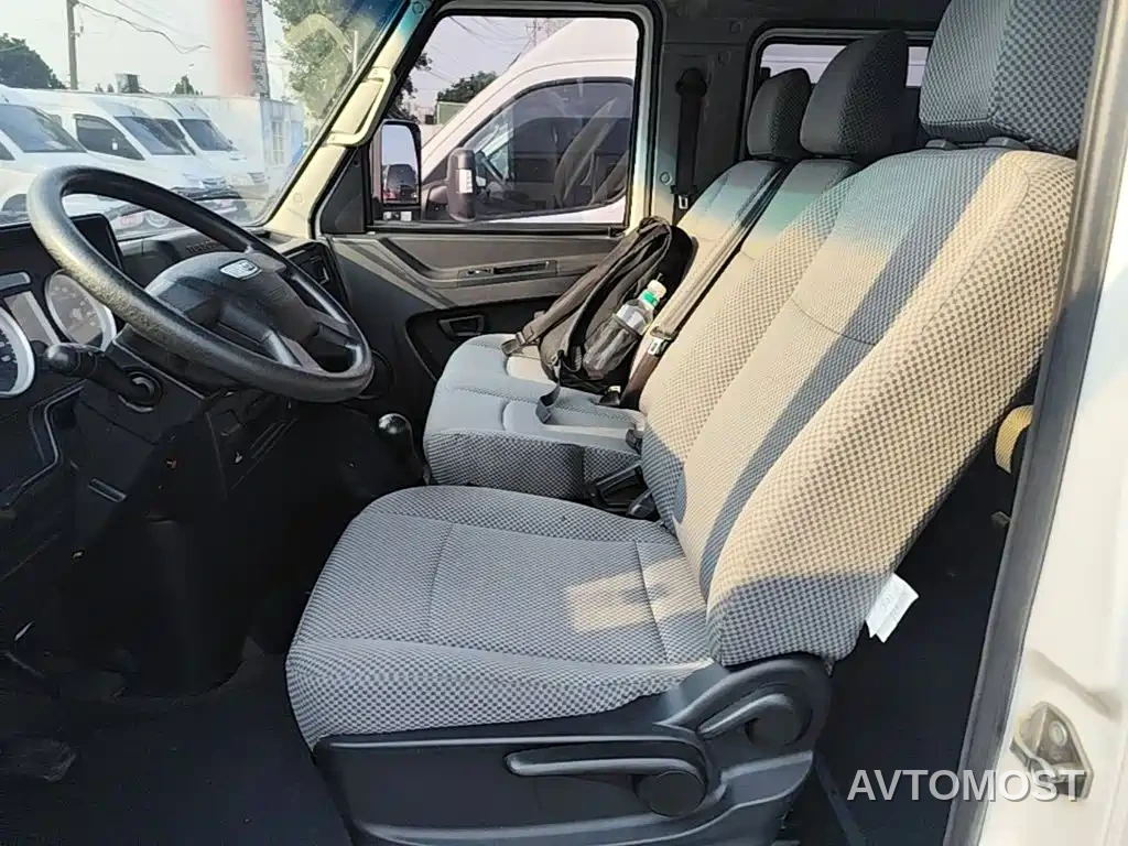 Iveco Daily 2021 Model 2.5T A35 M1 Passenger Vehicle 5-9 Seats Short Wheelbase Medium Roof Single Tire Sliding Door — фото 10