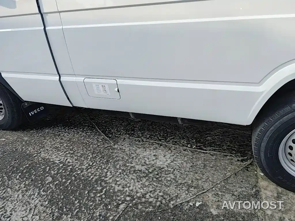 Iveco Daily 2021 Model 2.5T A35 M1 Passenger Vehicle 5-9 Seats Short Wheelbase Medium Roof Single Tire Sliding Door — фото 16