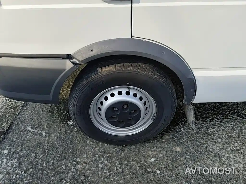 Iveco Daily 2021 Model 2.5T A35 M1 Passenger Vehicle 5-9 Seats Short Wheelbase Medium Roof Single Tire Sliding Door — фото 17