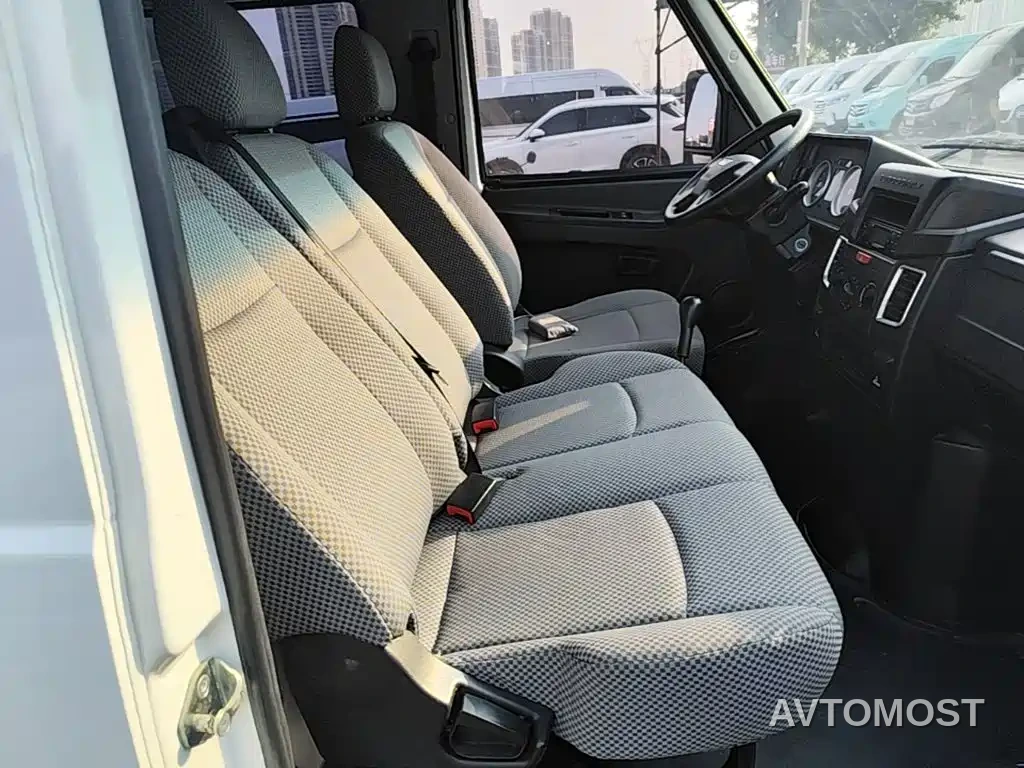 Iveco Daily 2021 Model 2.5T A35 M1 Passenger Vehicle 5-9 Seats Short Wheelbase Medium Roof Single Tire Sliding Door — фото 19