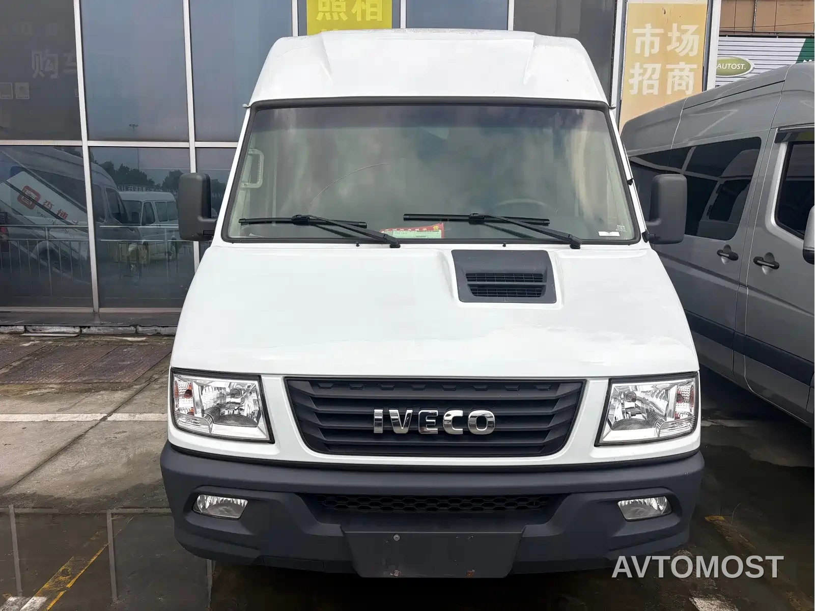 Iveco Daily 2022 2.5T A37 M1 Bus 5-9 Seats Long Wheelbase Medium Roof Dual Tire Sliding Door — фото 2