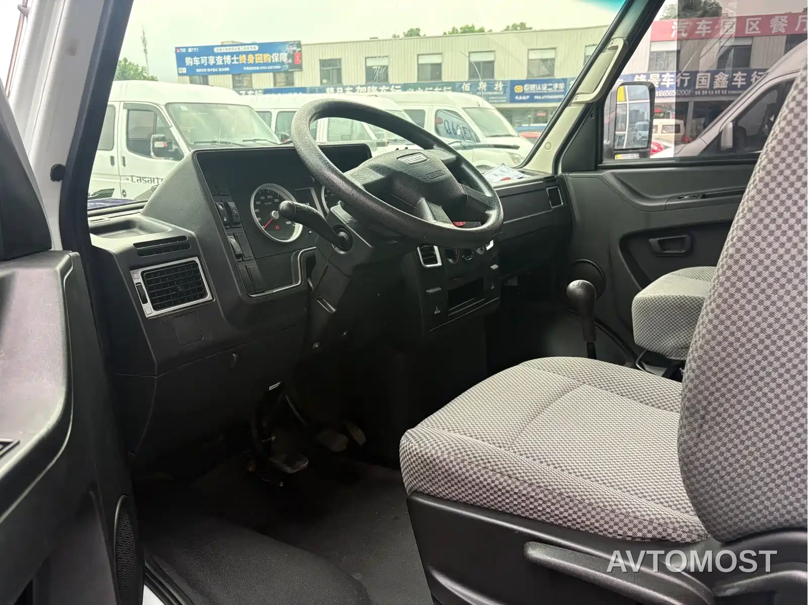 Iveco Daily 2022 2.5T A37 M1 Bus 5-9 Seats Long Wheelbase Medium Roof Dual Tire Sliding Door — фото 4