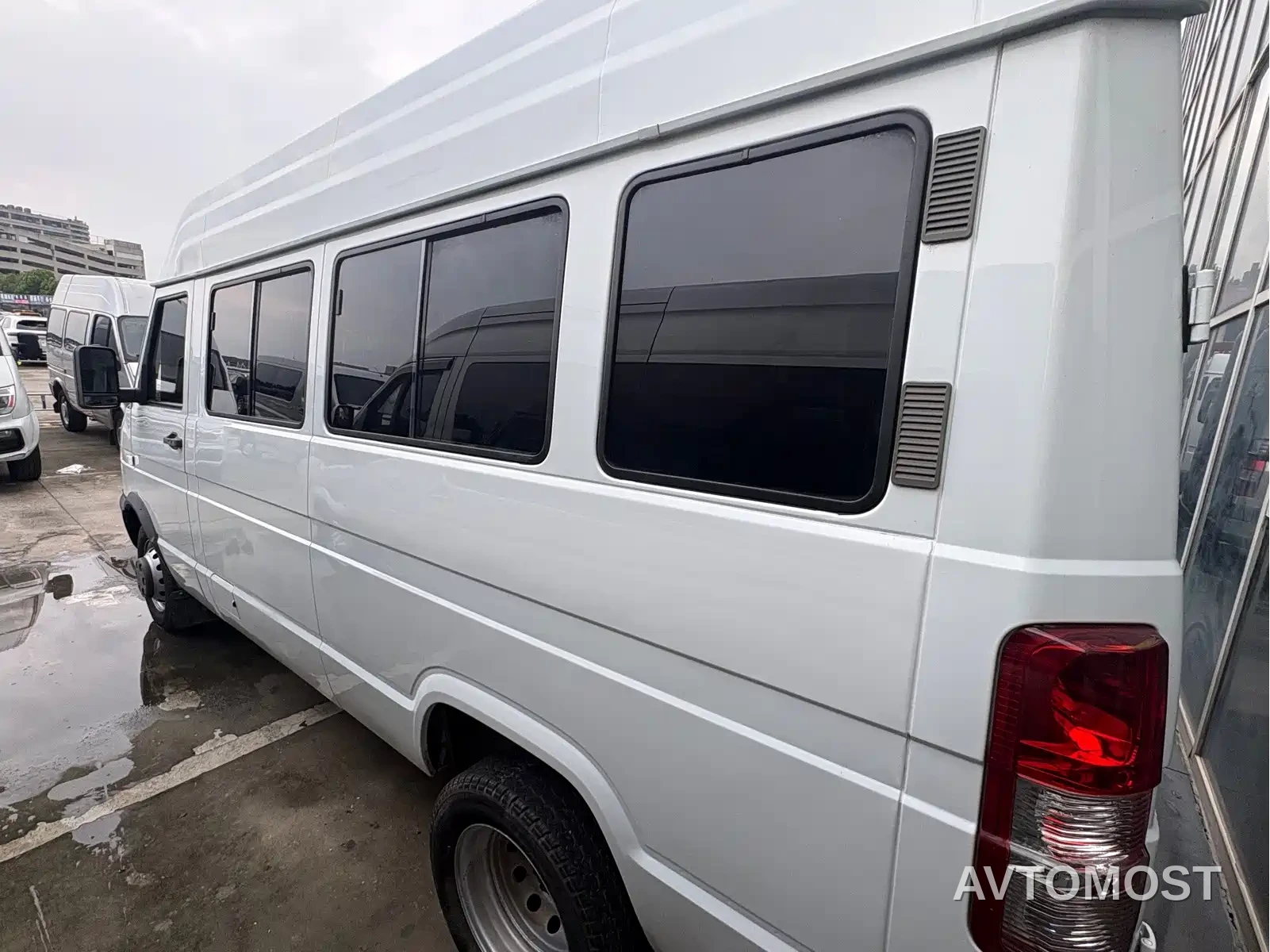 Iveco Daily 2022 2.5T A37 M1 Bus 5-9 Seats Long Wheelbase Medium Roof Dual Tire Sliding Door — фото 9