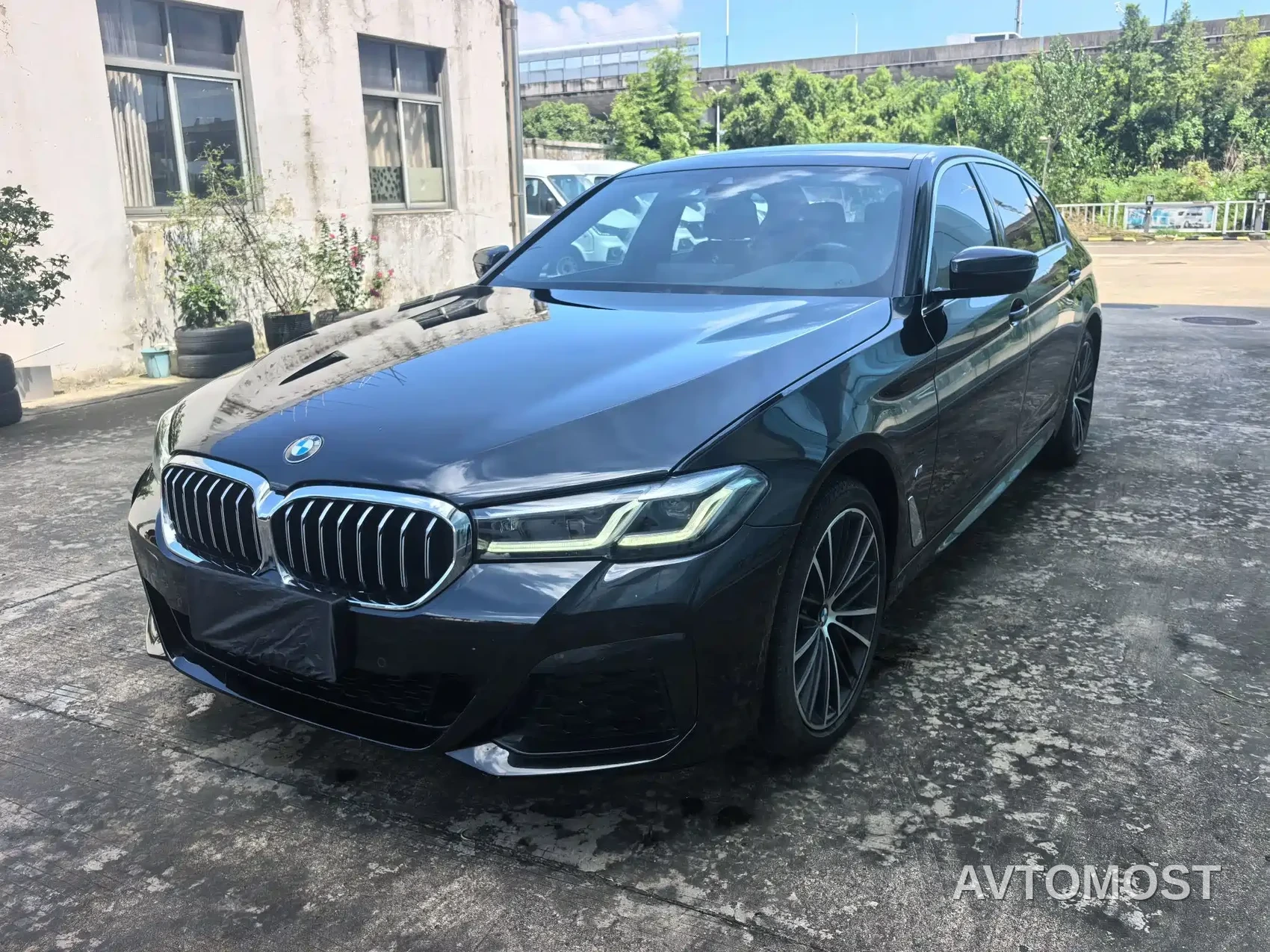 BMW 5 Series 2022 530Li Leading M Sport Package — фото 1