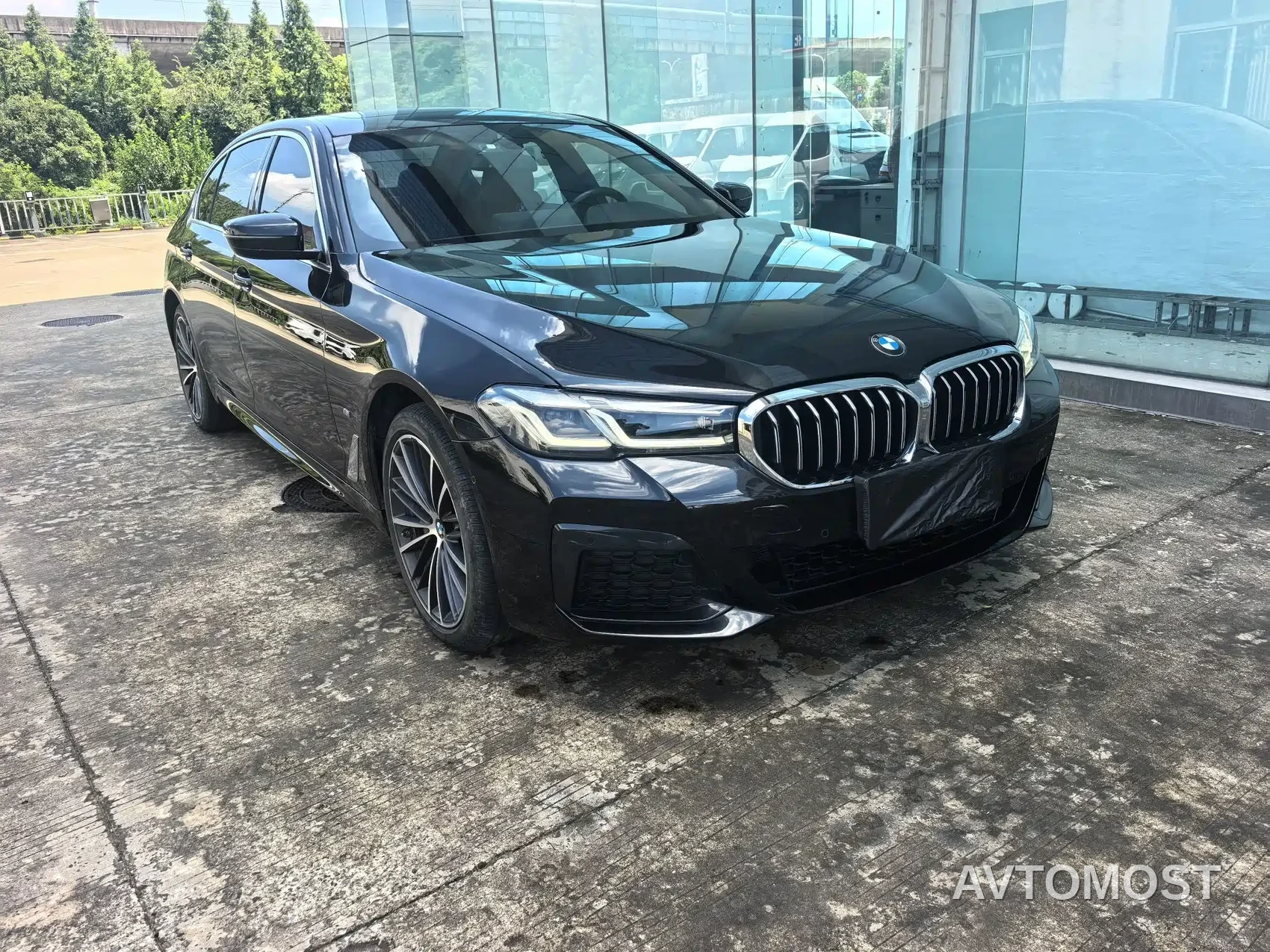 BMW 5 Series 2022 530Li Leading M Sport Package — фото 3