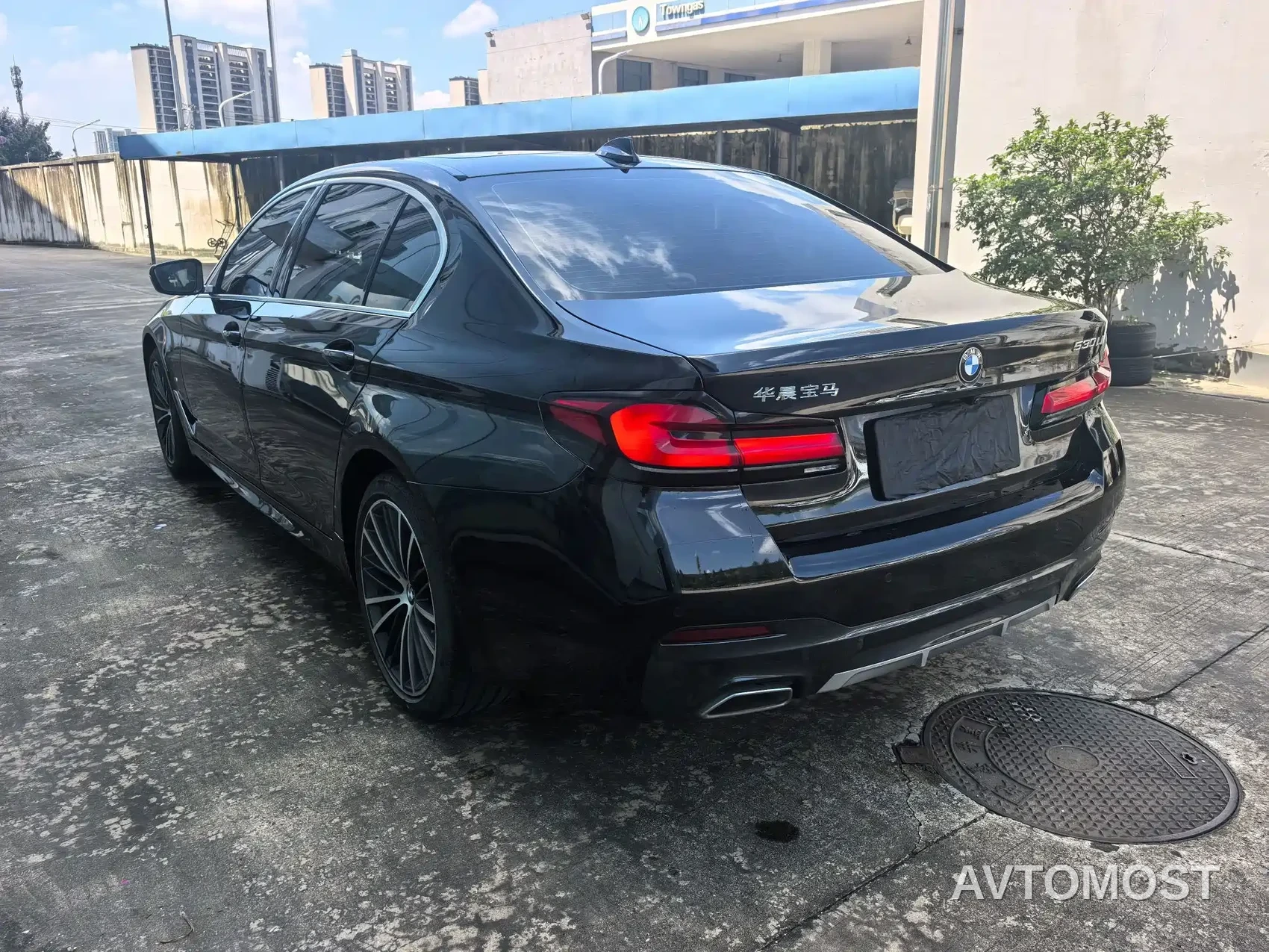 BMW 5 Series 2022 530Li Leading M Sport Package — фото 6