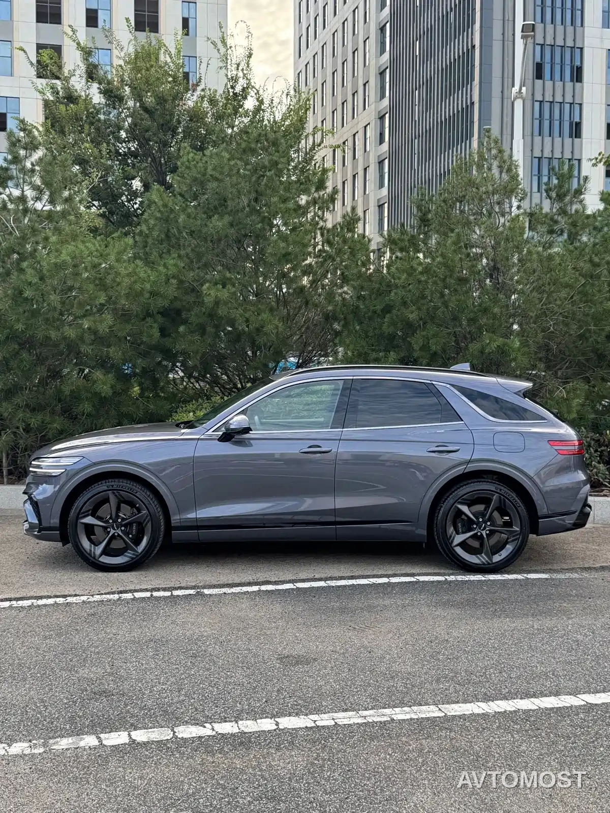 Genesis GV70 2025 2.5T AWD Flagship Sport Package — фото 4