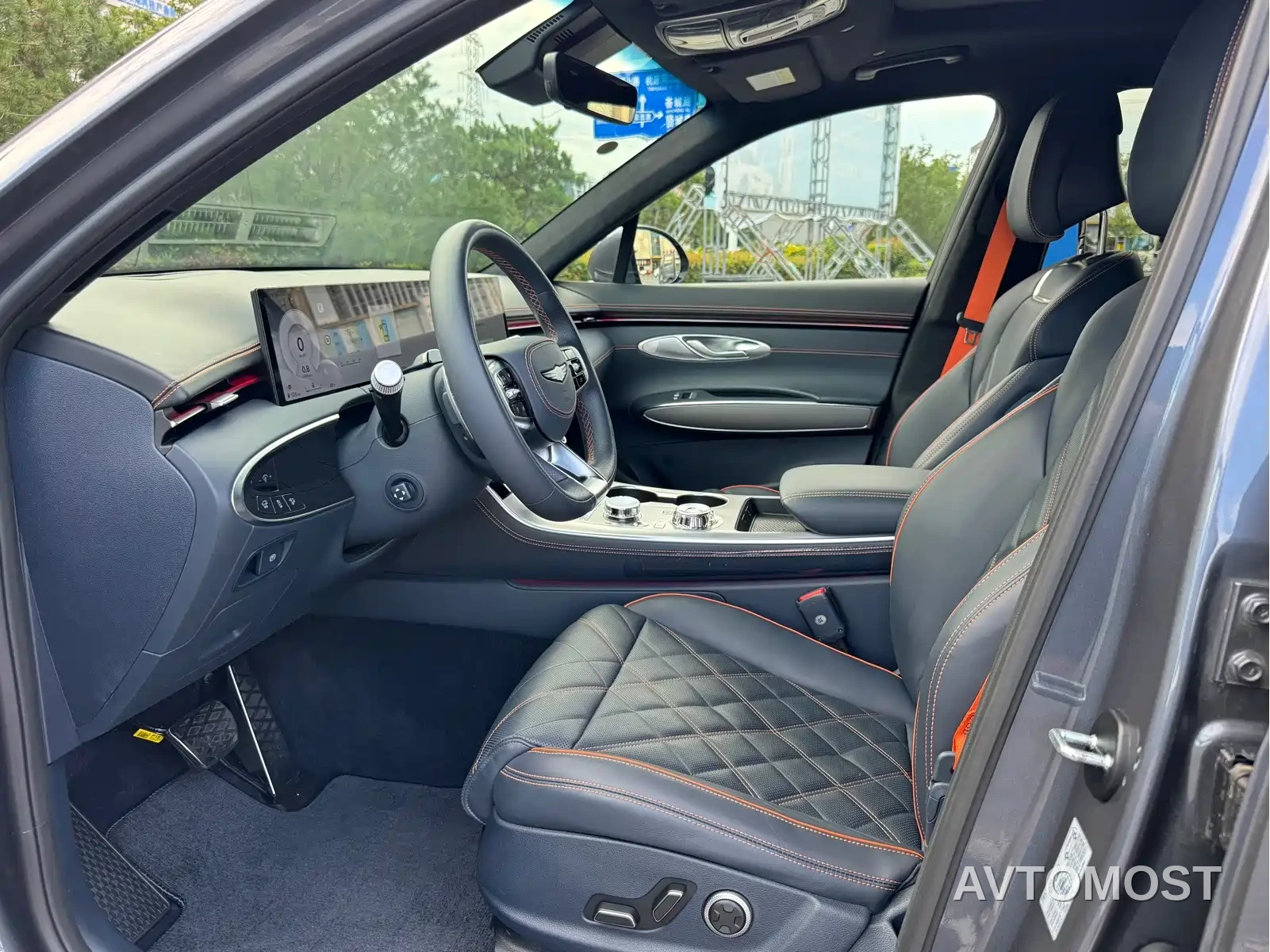 Genesis GV70 2025 2.5T AWD Flagship Sport Package — фото 12