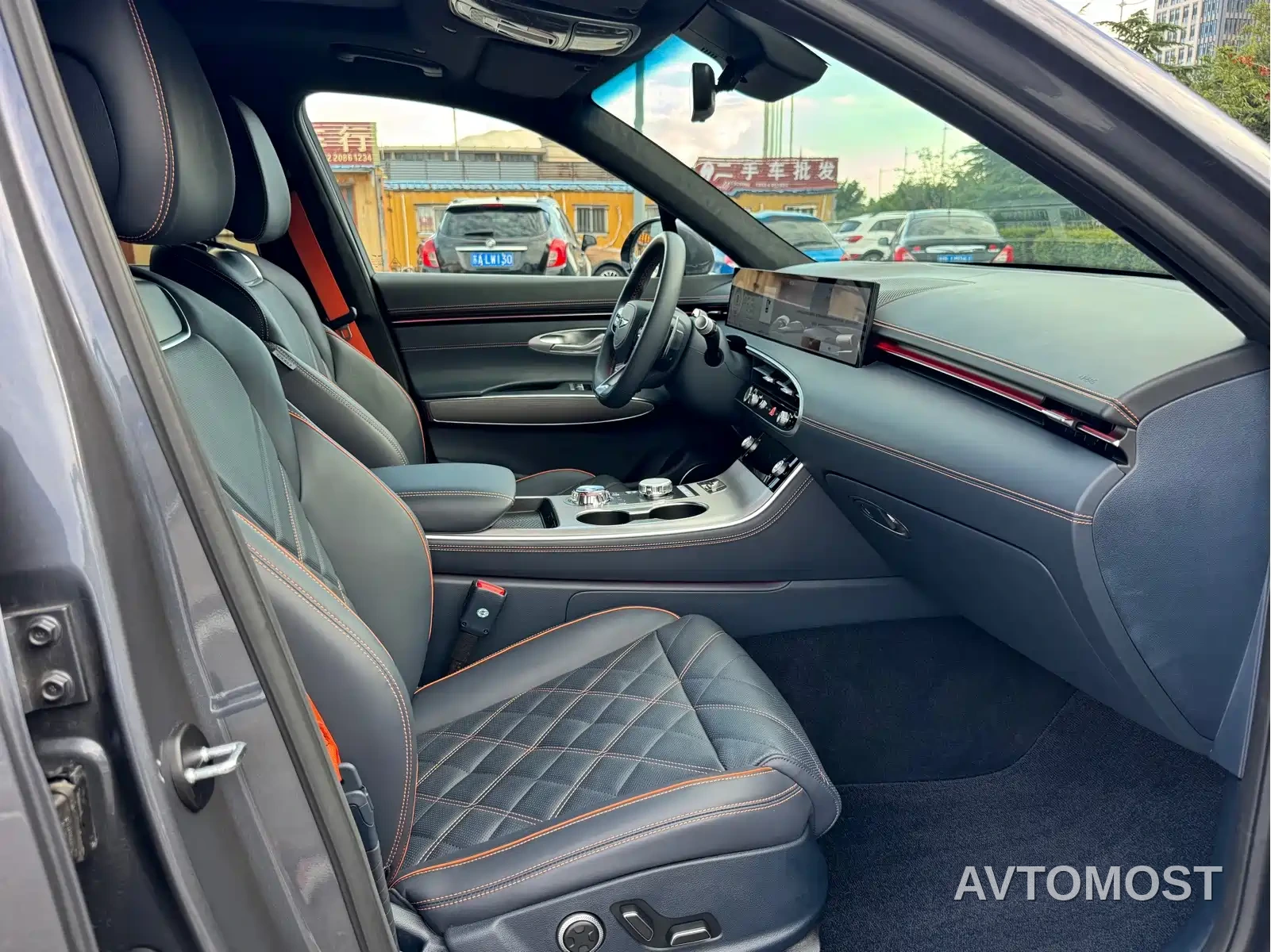 Genesis GV70 2025 2.5T AWD Flagship Sport Package — фото 13