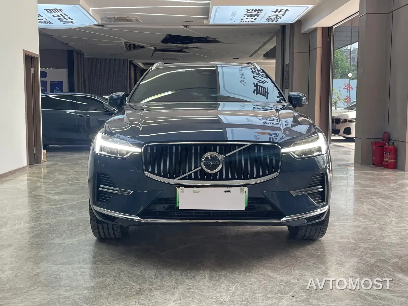 Volvo XC60 Plug-in Hybrid 2022 T8 Plug-in Hybrid Long Range AWD Momentum Luxury Edition — фото 2