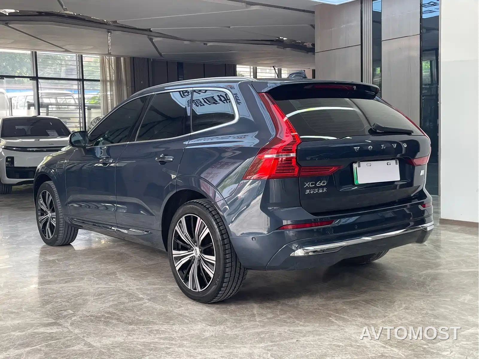 Volvo XC60 Plug-in Hybrid 2022 T8 Plug-in Hybrid Long Range AWD Momentum Luxury Edition — фото 4