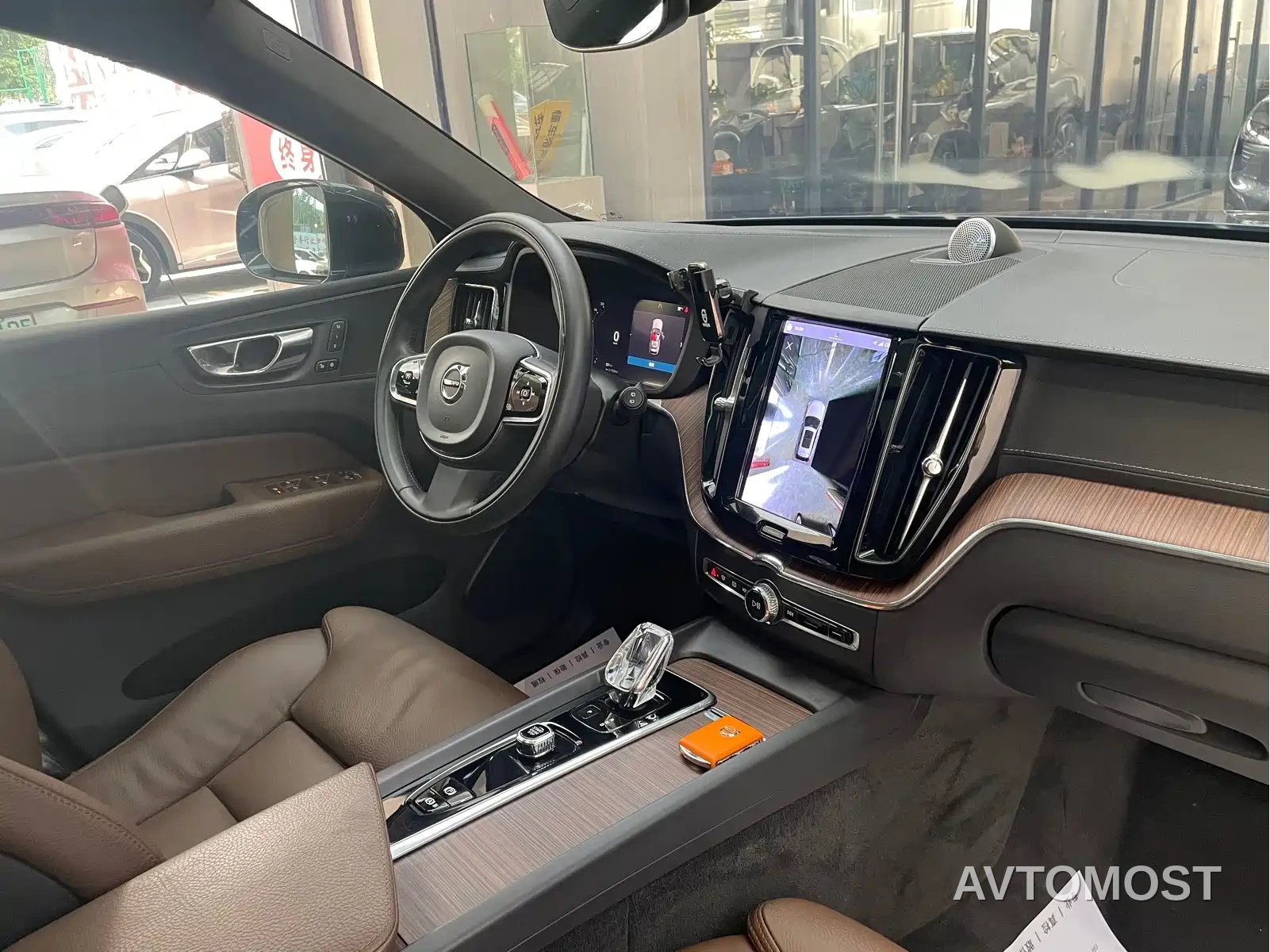 Volvo XC60 Plug-in Hybrid 2022 T8 Plug-in Hybrid Long Range AWD Momentum Luxury Edition — фото 15