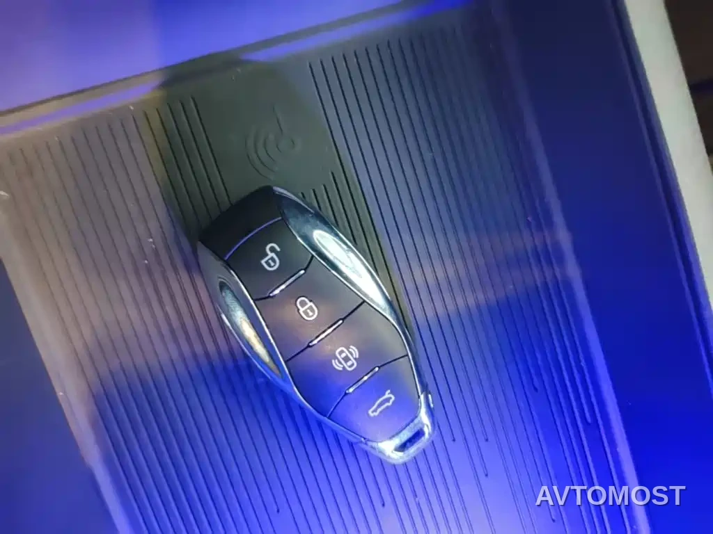 Hongqi EH7 2025 640 AWD Smart Selection Edition — фото 9
