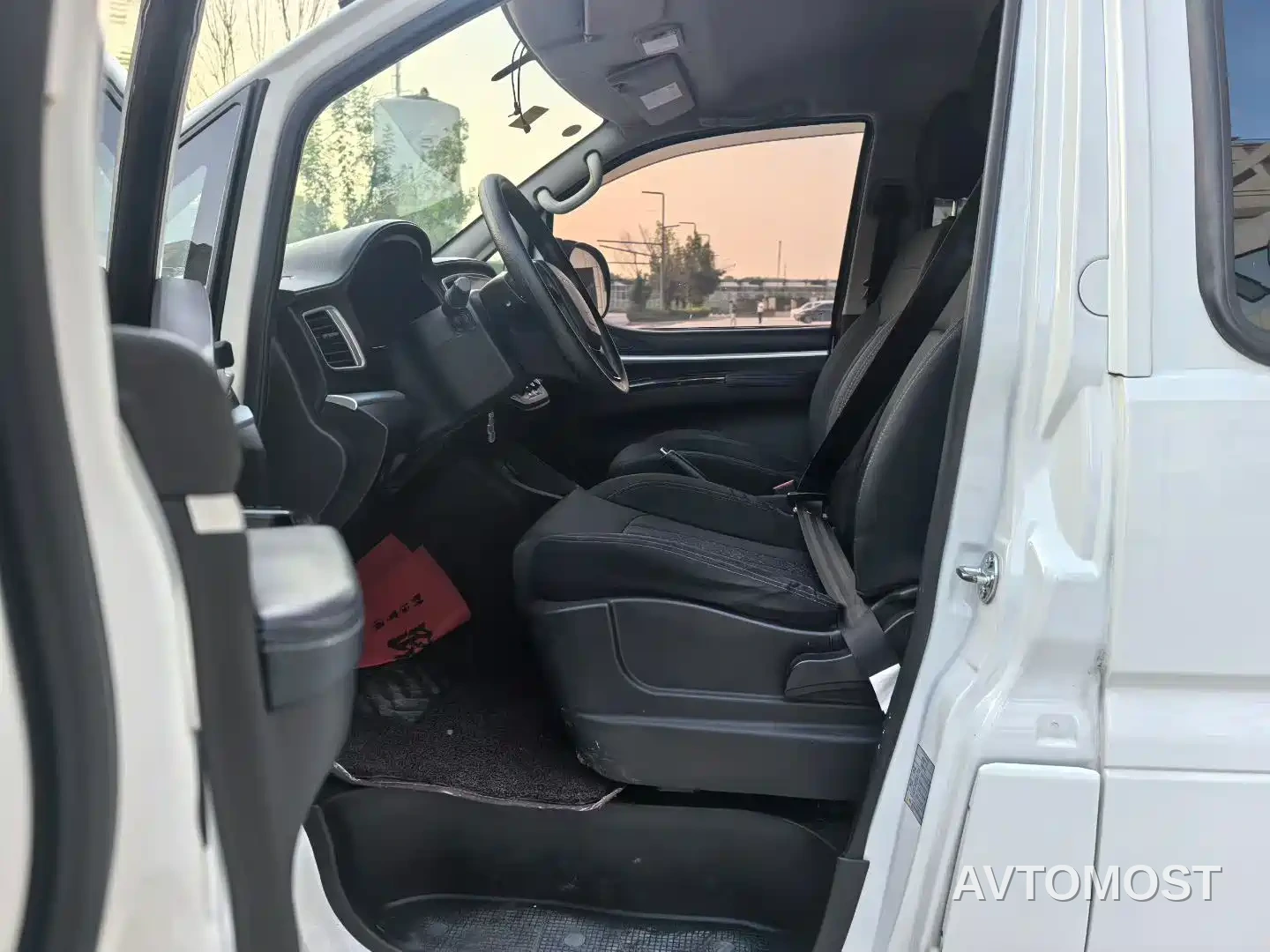 Dongfeng Fengxing Lingzhi New Energy 2022 Standard Base Model 7-Seater — фото 4