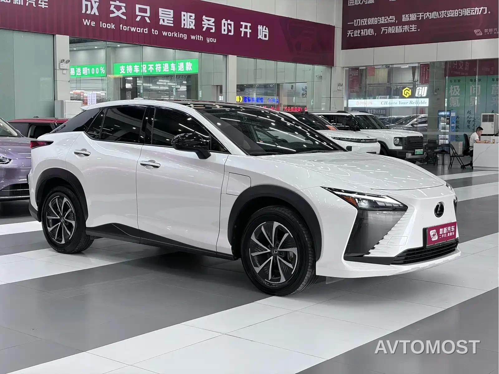Lexus RZ 2023 300e Long Range Luxury Edition — фото 2