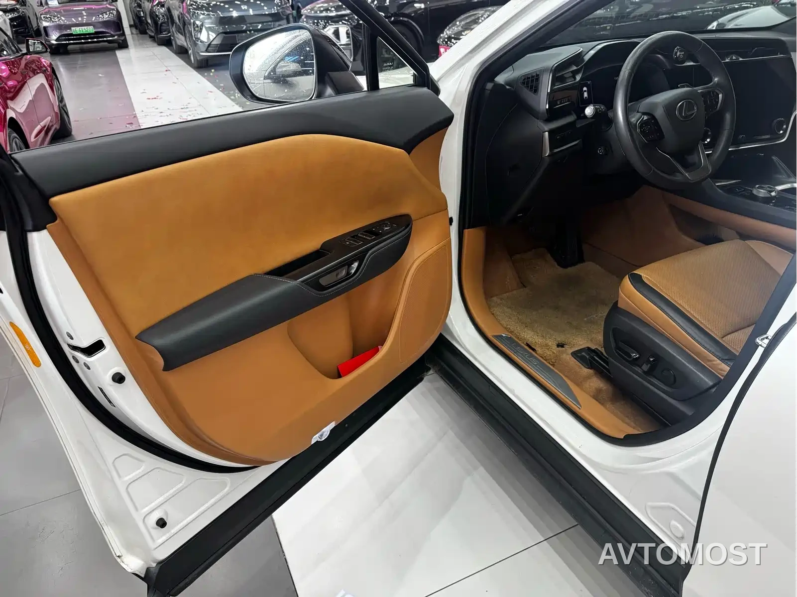 Lexus RZ 2023 300e Long Range Luxury Edition — фото 12