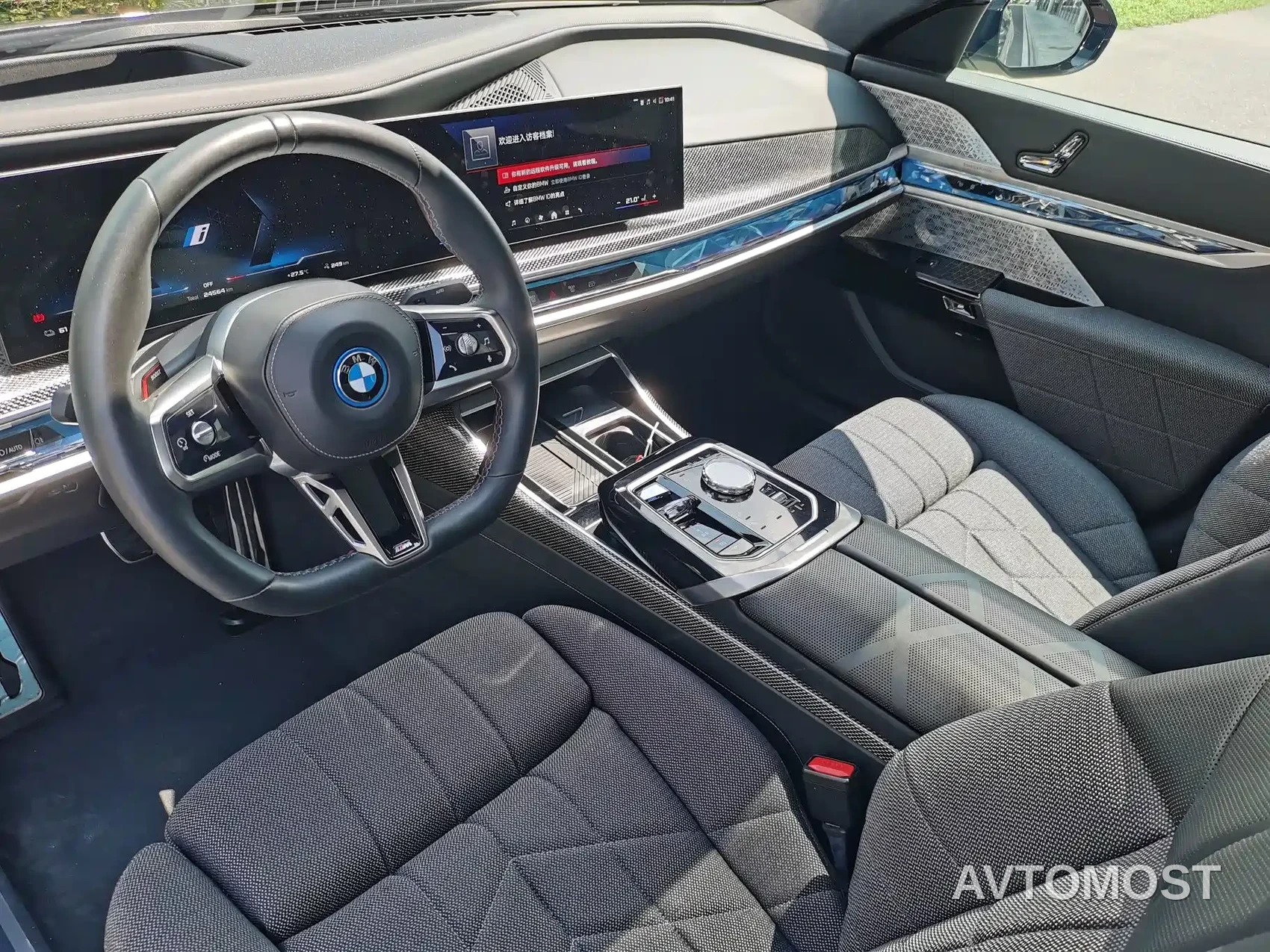 BMW i7 M70L 2023 M70L — фото 10