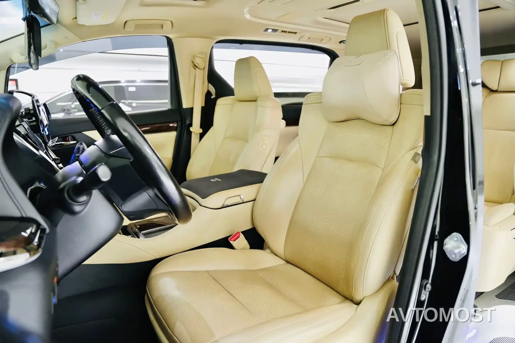 Toyota Alphard 2021 Hybrid 2.5L Luxury — фото 9