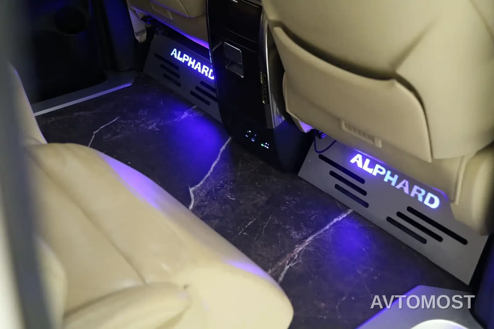 Toyota Alphard 2021 Hybrid 2.5L Luxury — фото 16