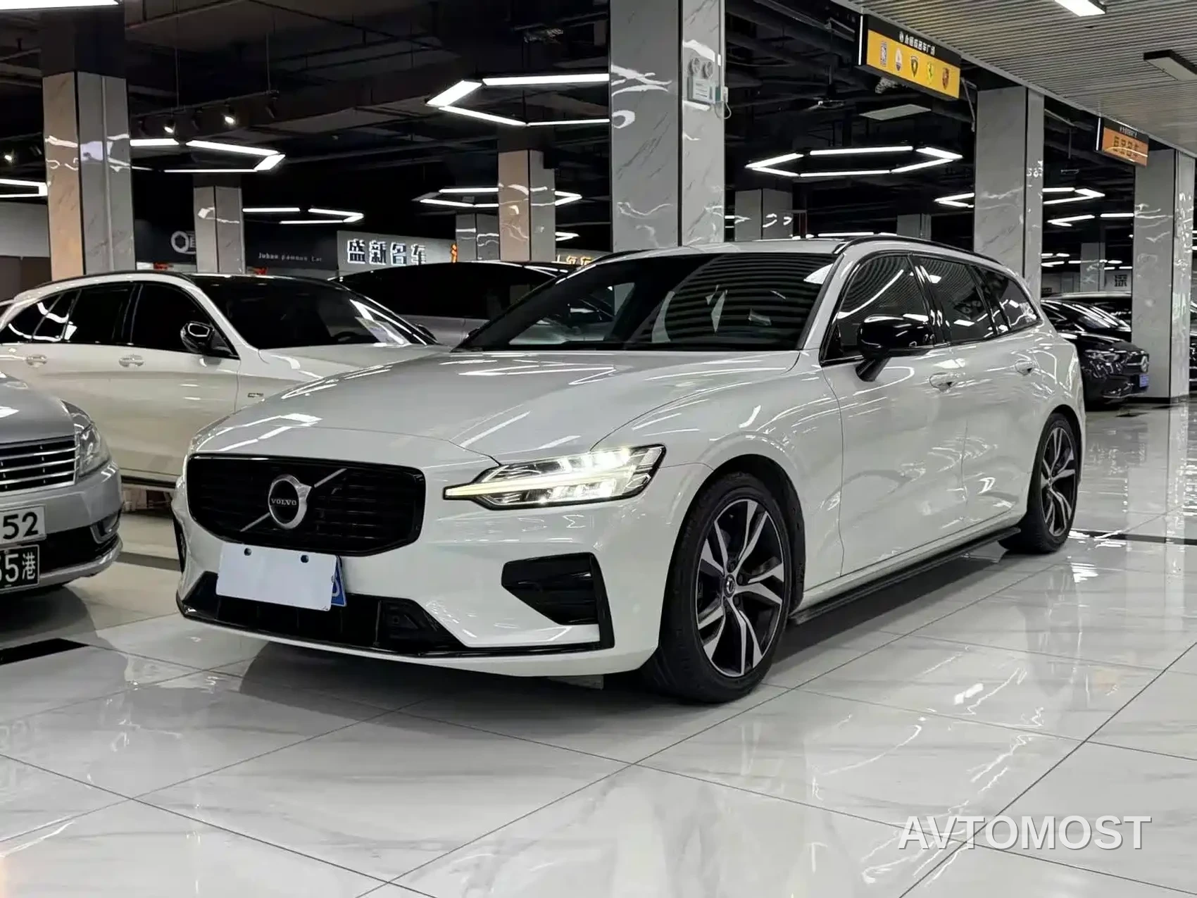 Volvo V60 2021 B5 Zhiyuan Sport Edition — фото 1