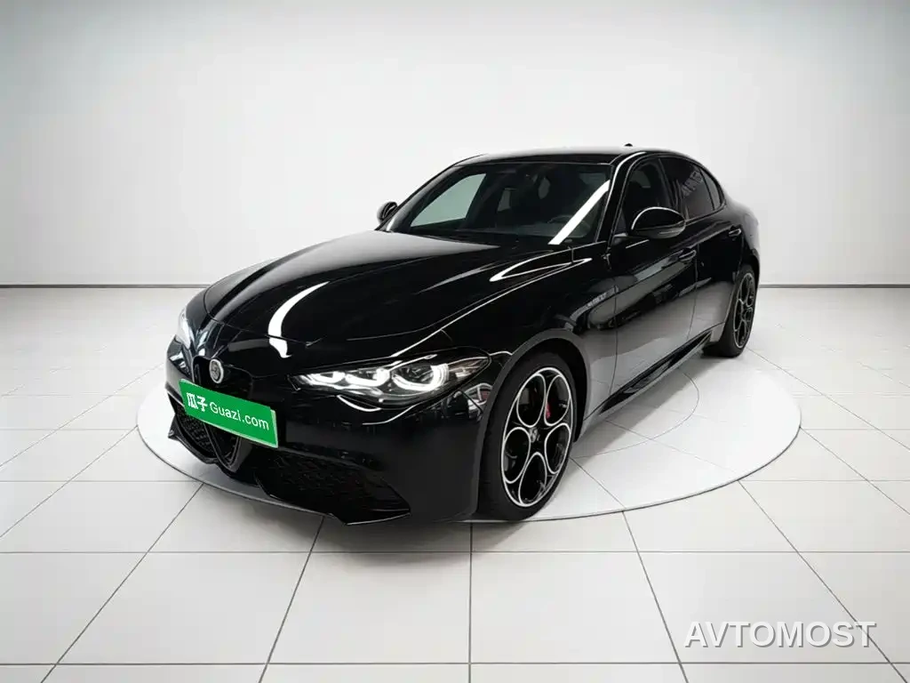 Alfa Romeo Giulia 2023 2.0T 280HP Track Edition — фото 1