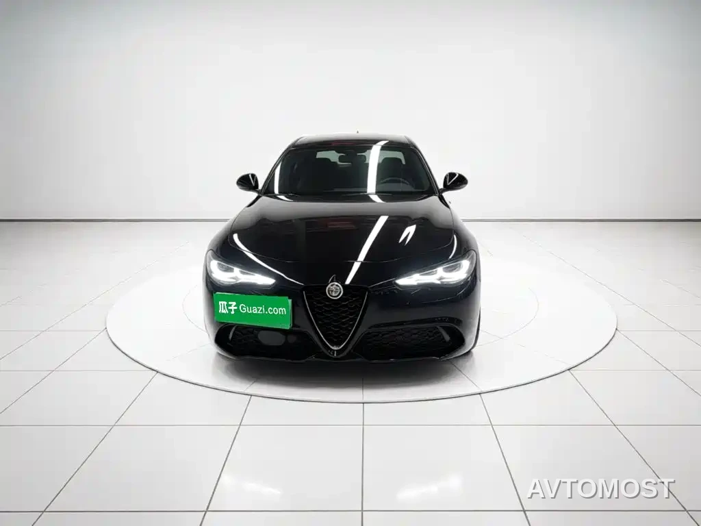 Alfa Romeo Giulia 2023 2.0T 280HP Track Edition — фото 2