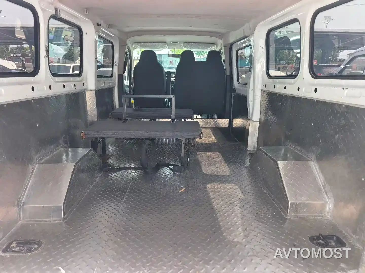 Jiangling E-Fushun 2025 Model Blind Window Version 53.58kWh Medium Wheelbase Low Roof 3.5-ton — фото 4