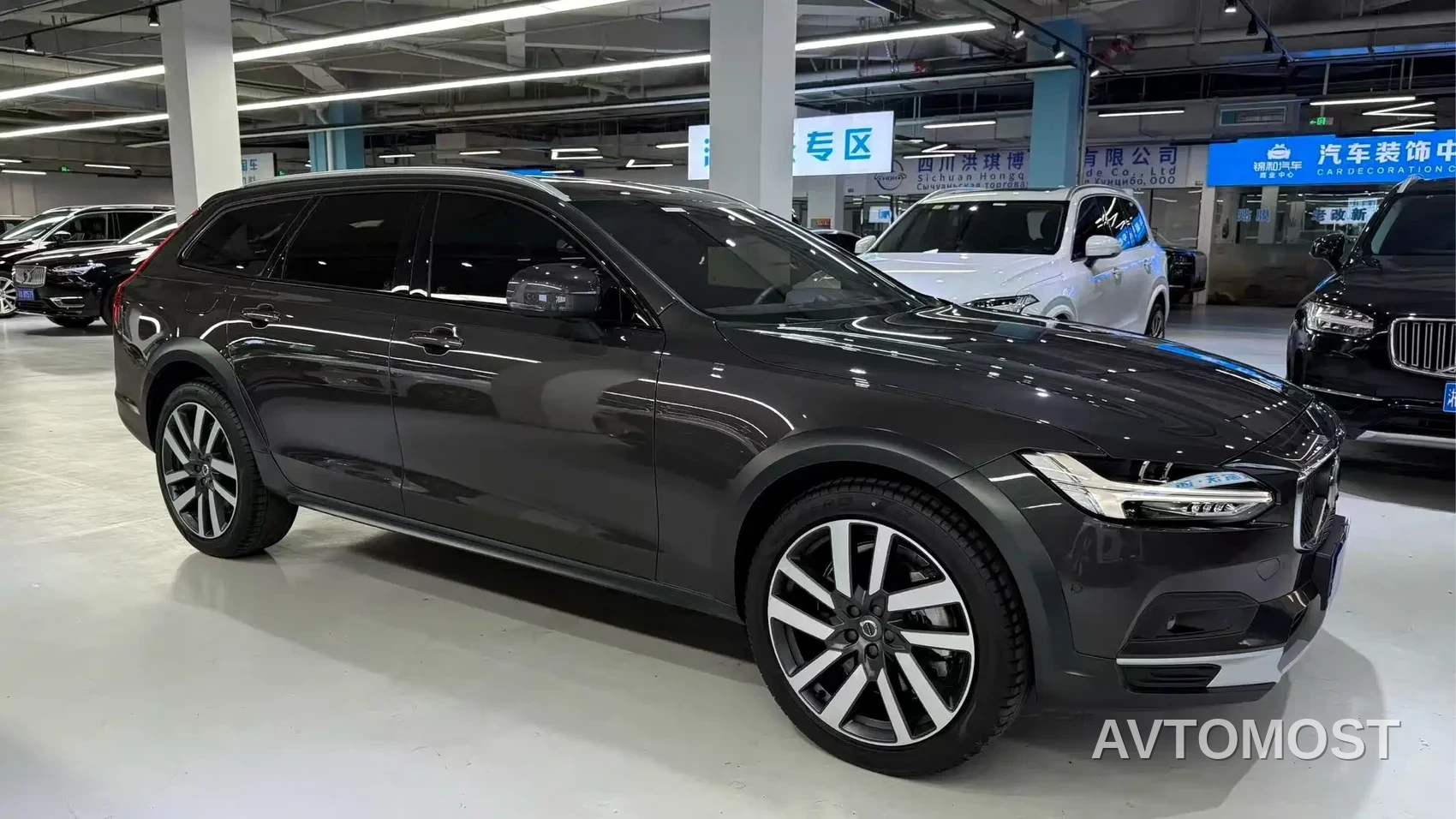 Volvo V90 2024 Cross Country B5 AWD Premium Edition — фото 2