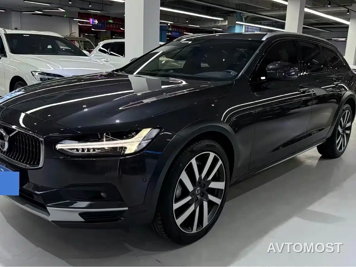 Volvo V90 2024 Cross Country B5 AWD Premium Edition — фото 3