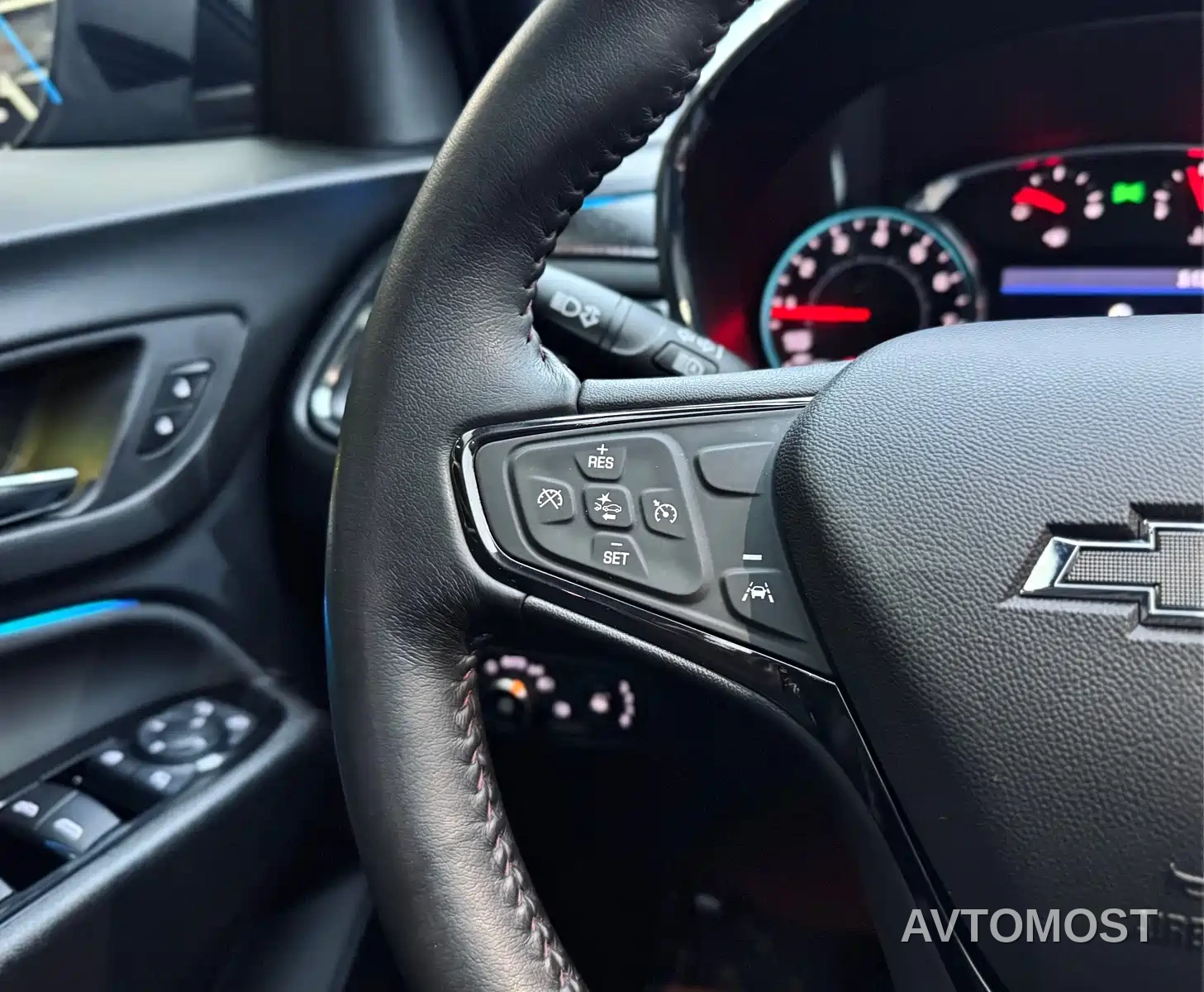Chevrolet Equinox 2022 Mild Hybrid 550T RS 4WD Intelligent Defense Edition — фото 19
