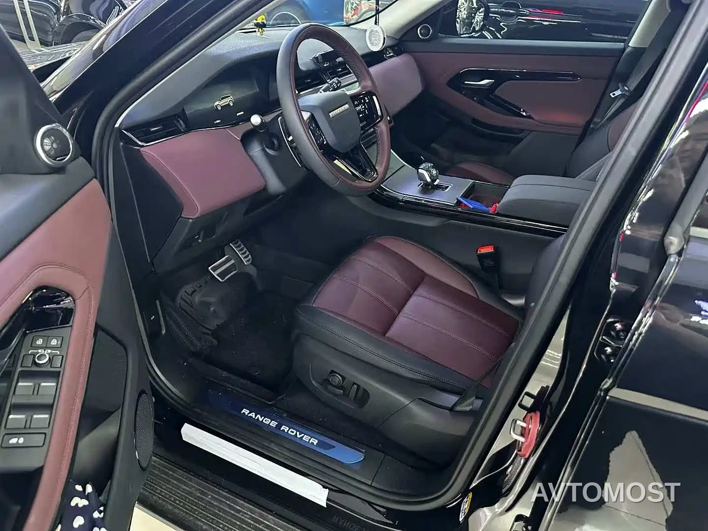 Land Rover Range Rover Evoque 2026 Range Rover Evoque L SE — фото 4