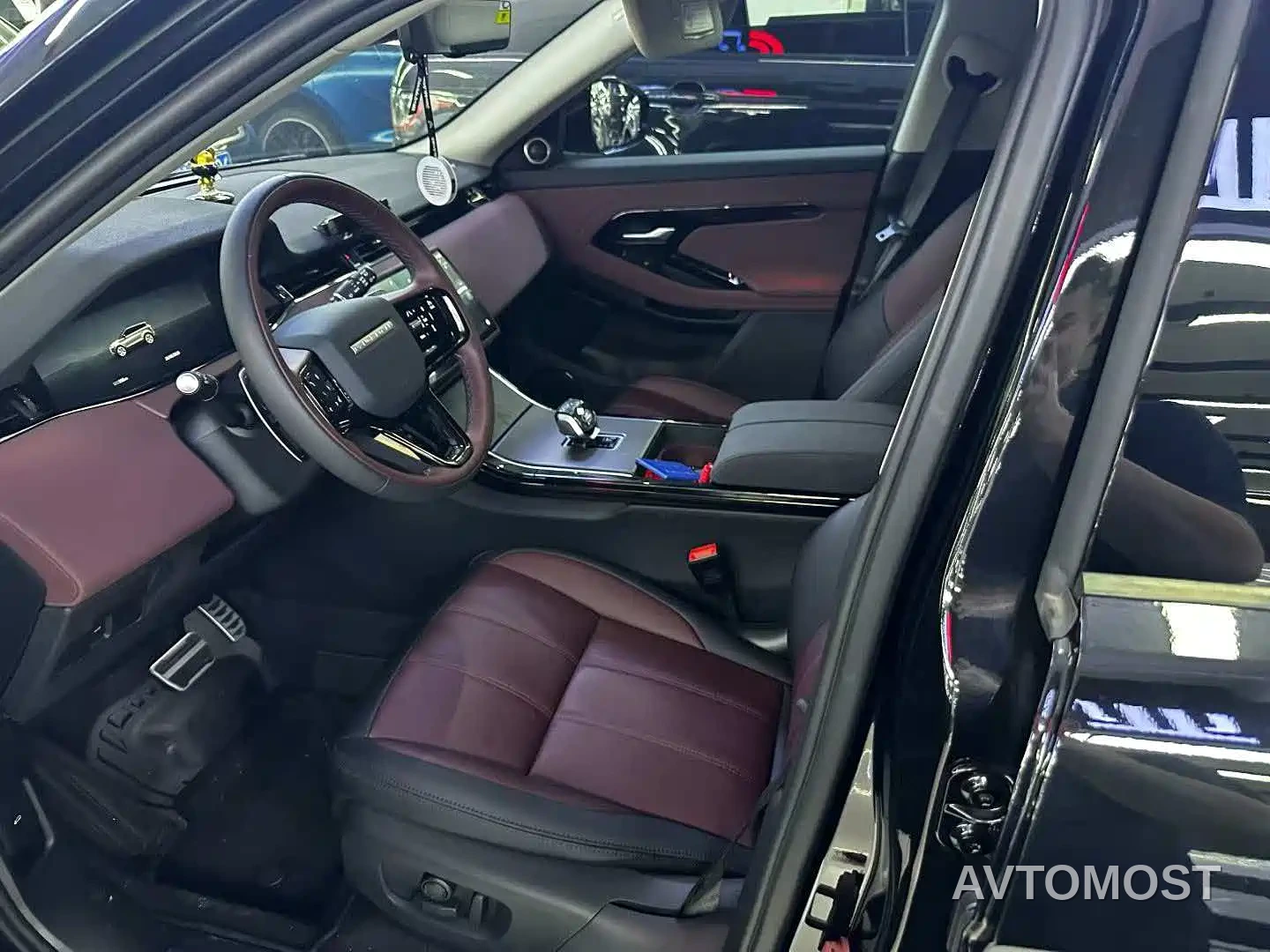 Land Rover Range Rover Evoque 2026 Range Rover Evoque L SE — фото 5