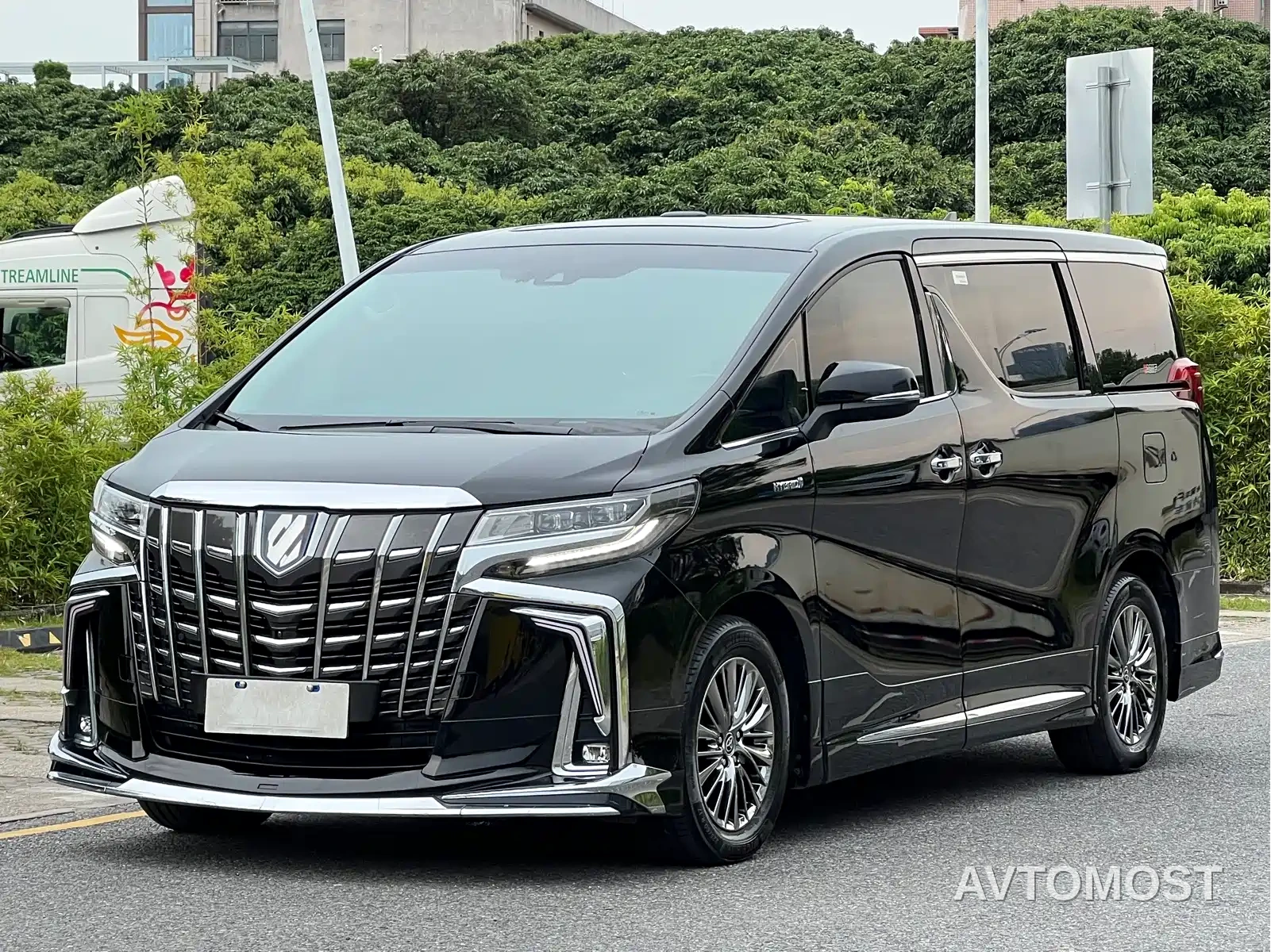 Toyota Alphard 2021 Hybrid 2.5L Luxury — фото 3