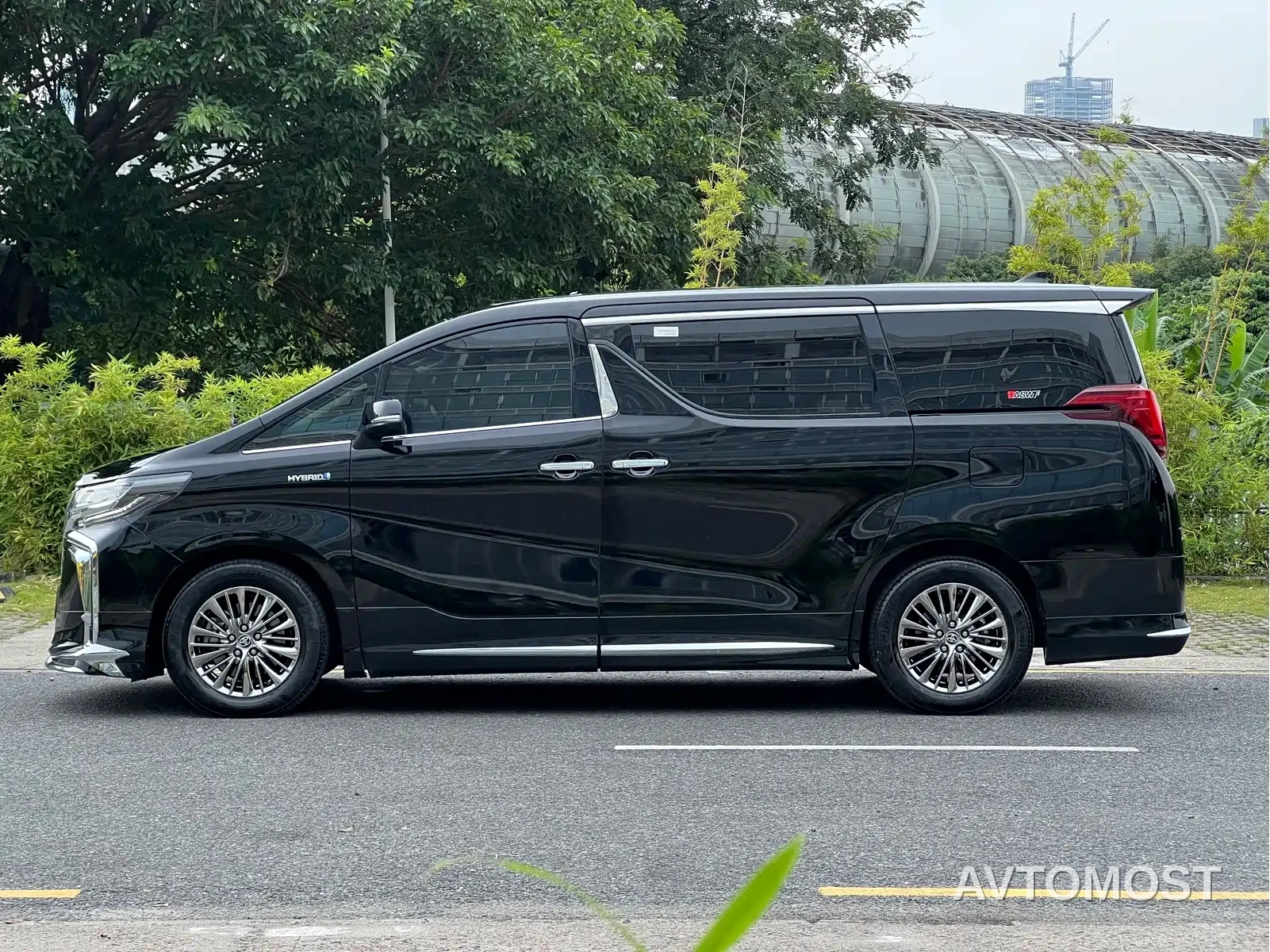 Toyota Alphard 2021 Hybrid 2.5L Luxury — фото 4