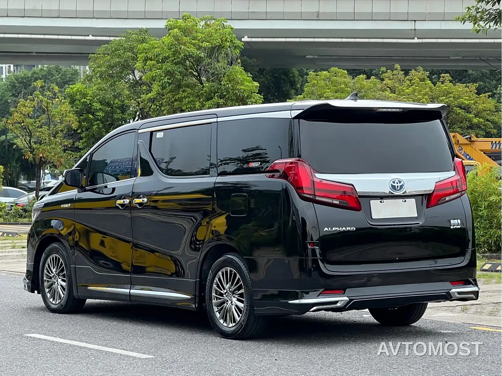 Toyota Alphard 2021 Hybrid 2.5L Luxury — фото 5