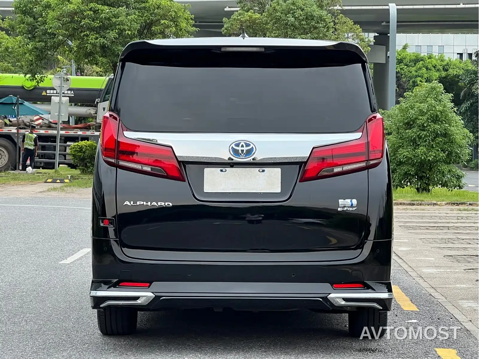 Toyota Alphard 2021 Hybrid 2.5L Luxury — фото 6