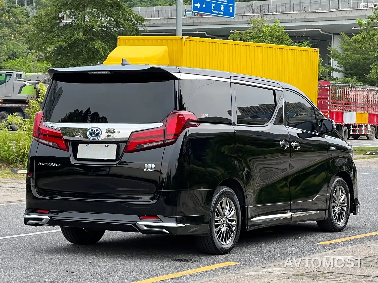 Toyota Alphard 2021 Hybrid 2.5L Luxury — фото 7