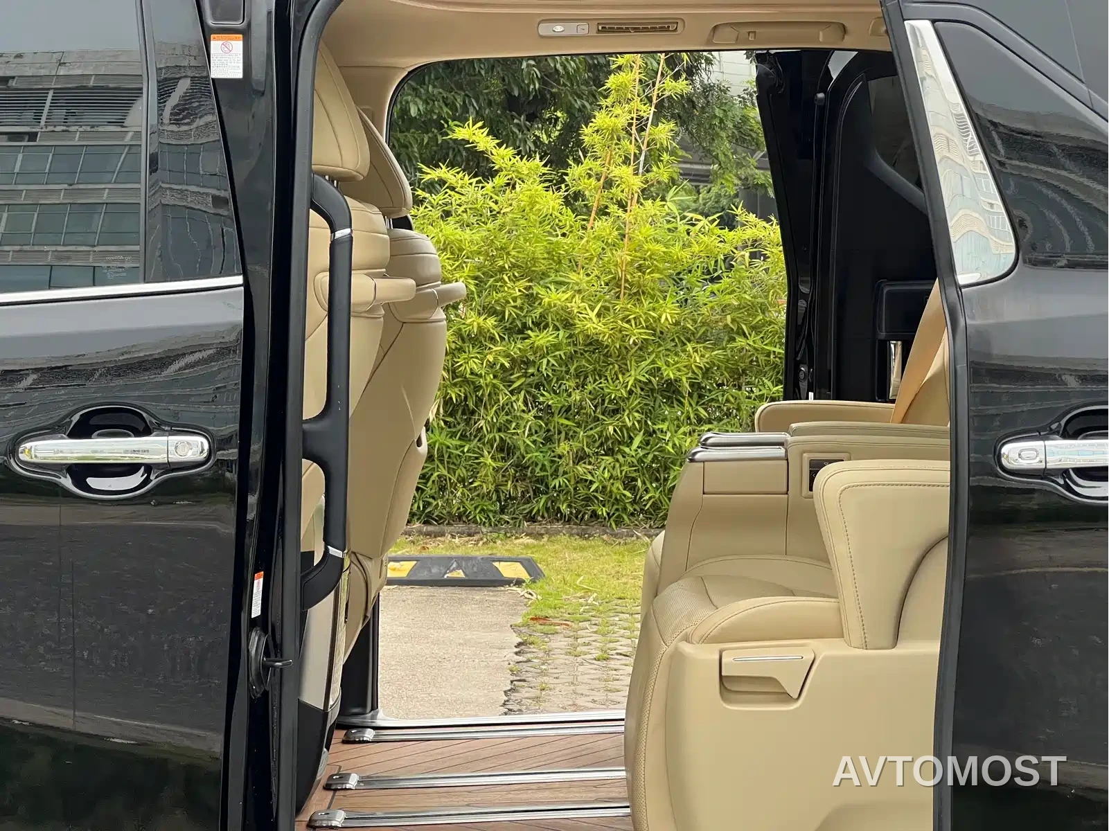 Toyota Alphard 2021 Hybrid 2.5L Luxury — фото 8