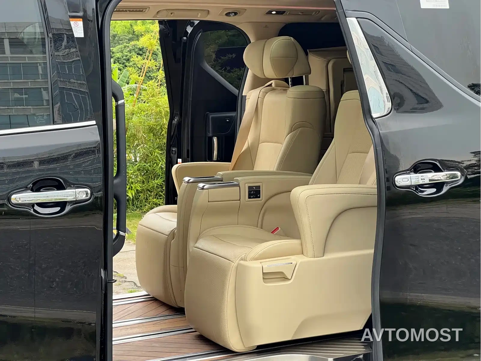 Toyota Alphard 2021 Hybrid 2.5L Luxury — фото 9