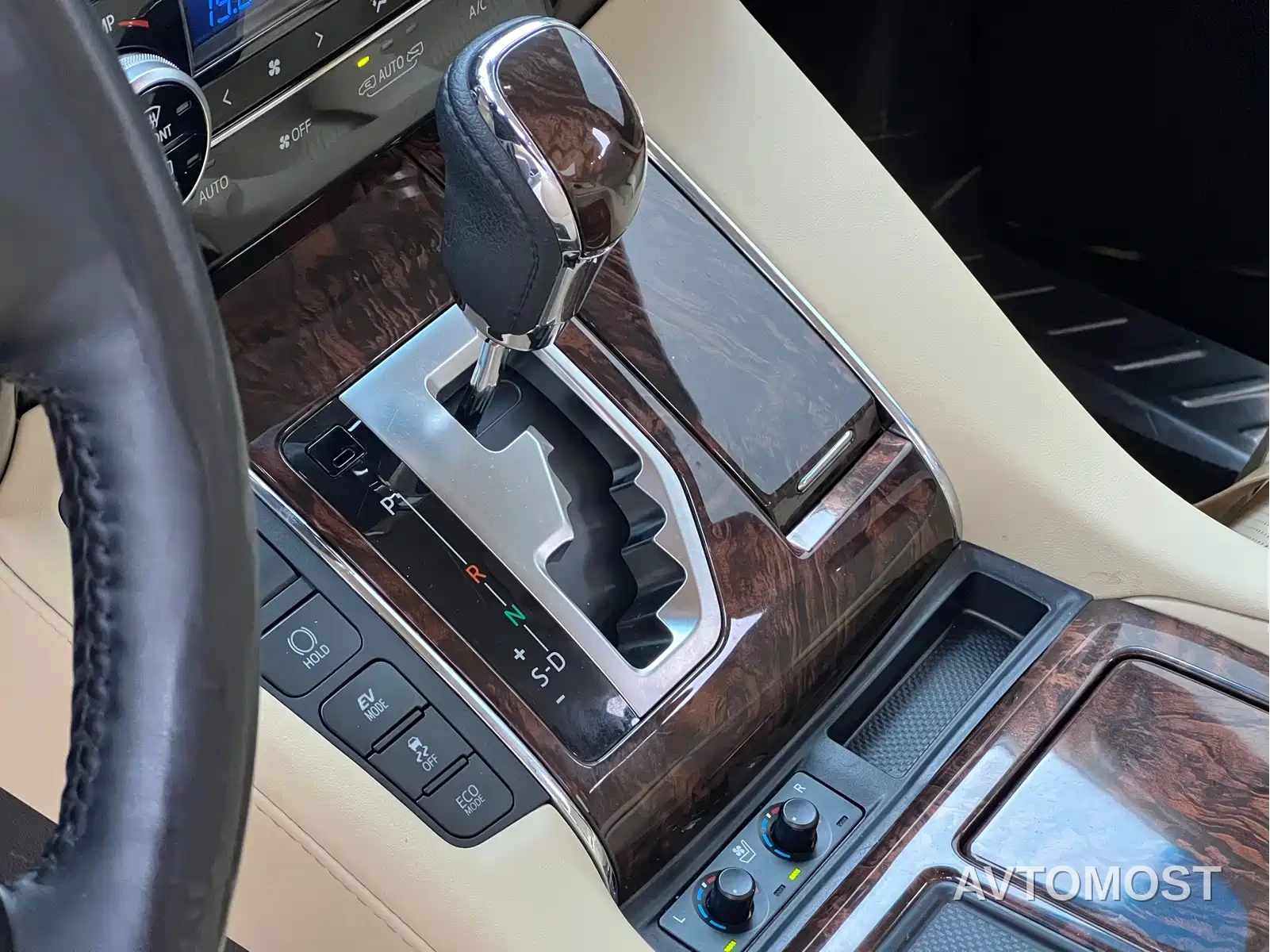 Toyota Alphard 2021 Hybrid 2.5L Luxury — фото 13